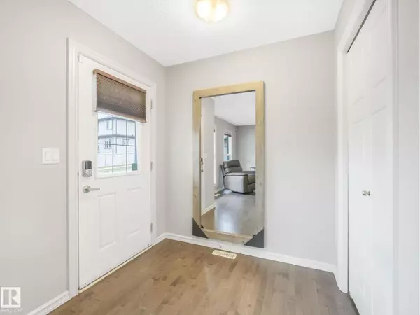 Edmonton, AB T6T0S5,821 36A AV NW