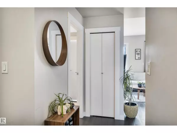 Edmonton, AB T5J0E9,#2503 10410 102 AV NW