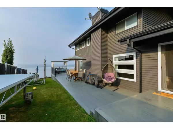 Rural Lac Ste. Anne County, AB T0E1A0,820 8 ST