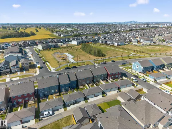 Edmonton, AB T6T2T1,2047 MAPLE RD NW