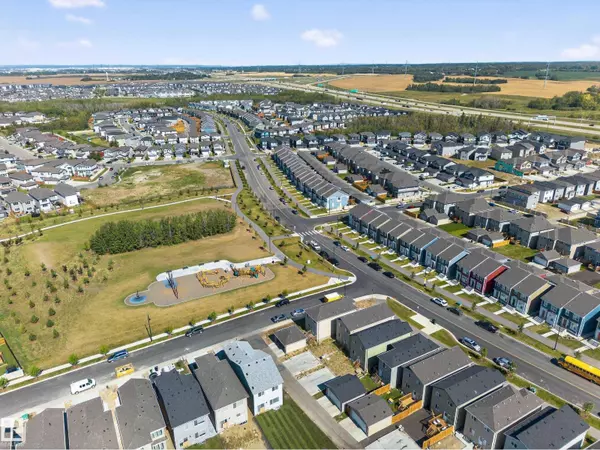 Edmonton, AB T6T2T1,2047 MAPLE RD NW