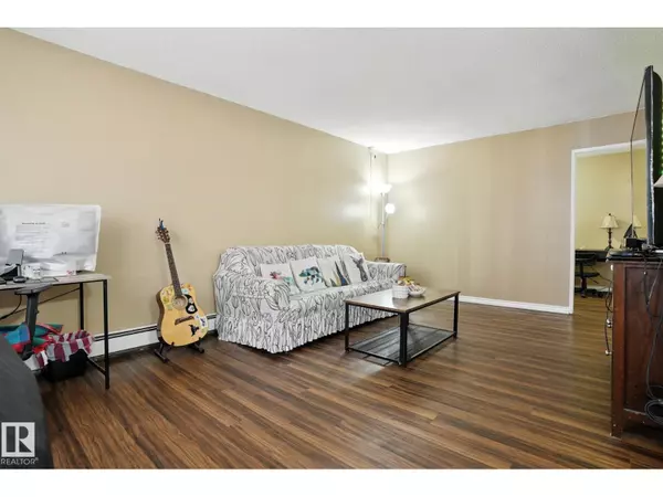 Edmonton, AB T5M0Z7,#201 11046 130 ST NW