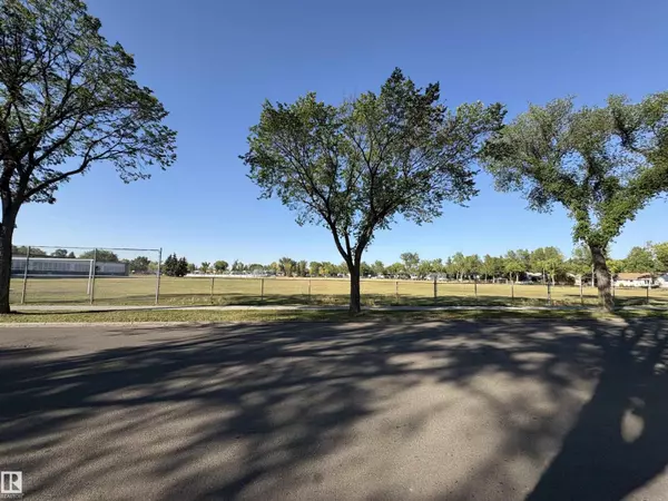 Edmonton, AB T5E0L2,10443 129 AV NW