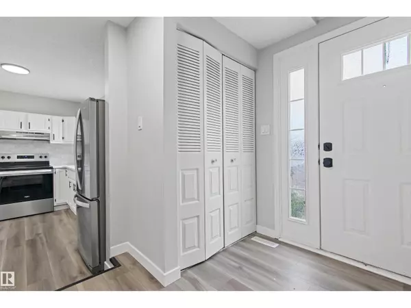 Edmonton, AB T6J5N5,#12 3115 119 ST NW