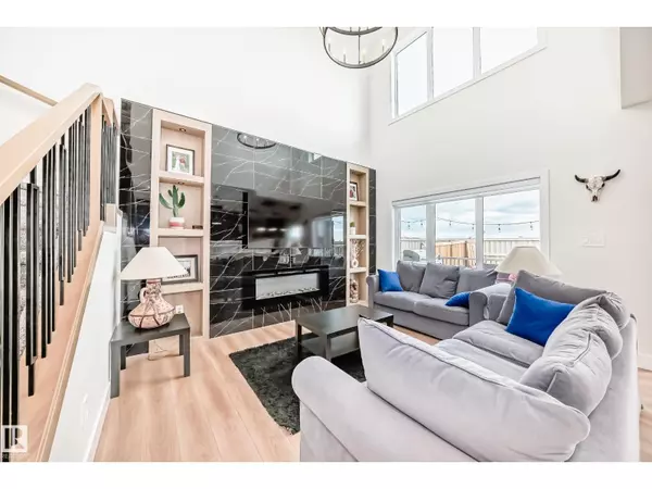 St. Albert, AB T8N8A1,14 EDGEFIELD WY