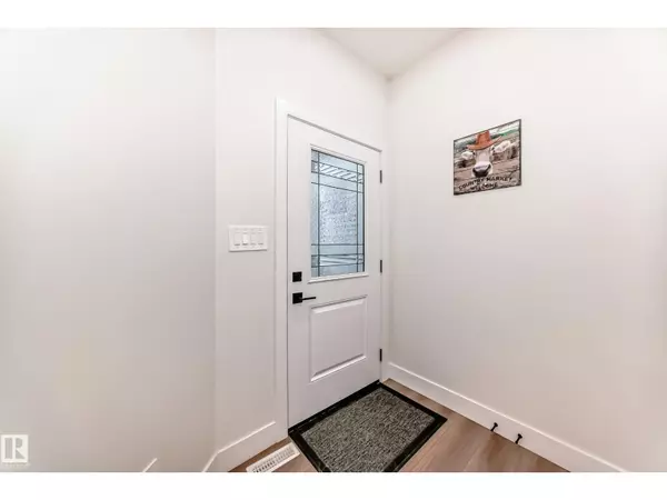 St. Albert, AB T8N8A1,14 EDGEFIELD WY