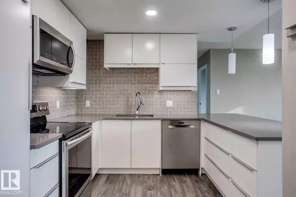 Edmonton, AB T5K2N3,#1702 9916 113 ST NW