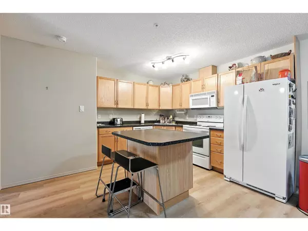 Edmonton, AB T5T0W7,#108 17407 99 AV NW