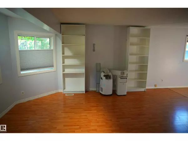 St. Albert, AB T8N0V4,12 GRANITE AV