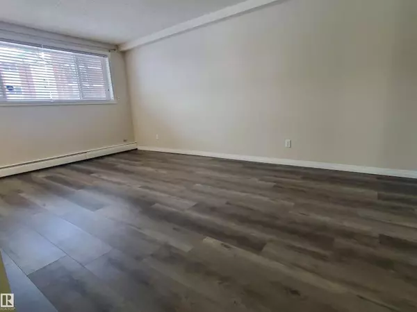 Edmonton, AB T6E2C5,#105 10149 83 AV NW