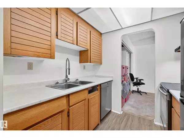 Edmonton, AB T5H1X5,#207 10421 93 ST NW