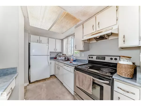 Edmonton, AB T5Y1S1,2343 139 AV NW