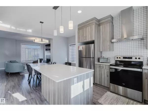 Edmonton, AB T6T1A6,#41 2215 24 ST NW