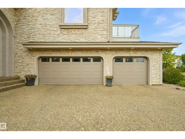 Edmonton, AB T6R3K2,2423 TEGLER GR NW