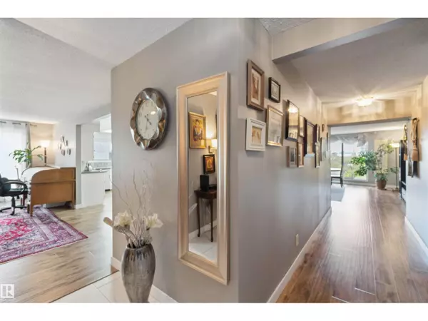 Edmonton, AB T6E5J5,#305 8707 107 ST NW