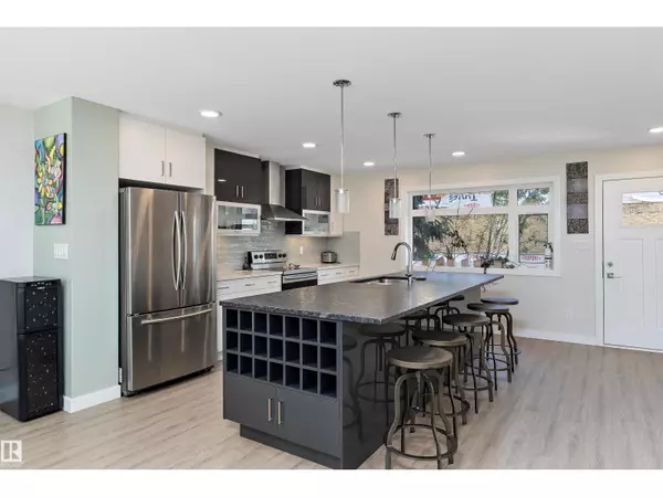 12204 117 AV NW, Edmonton, AB T5M0C3