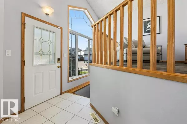 Edmonton, AB T5Y2Y4,2921 152 AV NW