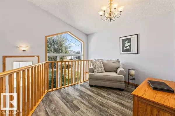 Edmonton, AB T5Y2Y4,2921 152 AV NW