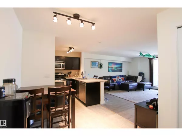 Edmonton, AB T6R0N6,#125 920 156 ST NW