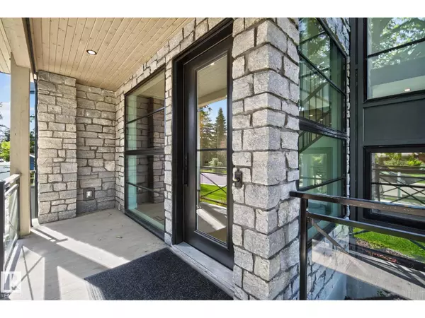 Edmonton, AB T5R3Y7,13804 85 AV NW