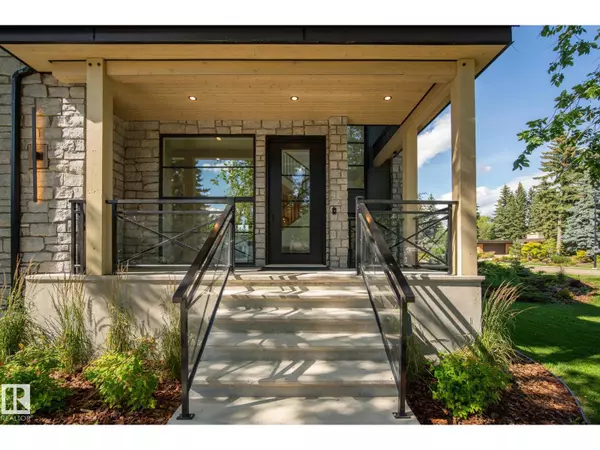 Edmonton, AB T5R3Y7,13804 85 AV NW