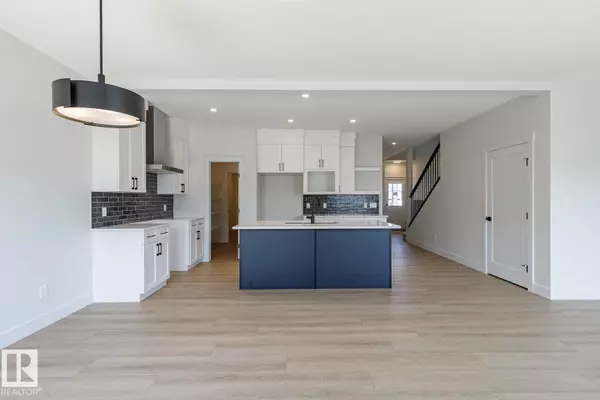 Edmonton, AB T6W5E1,15679 18 AV SW