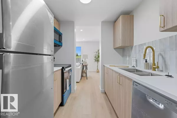 Edmonton, AB T5W4S9,121 ABBOTTSFIELD RD NW