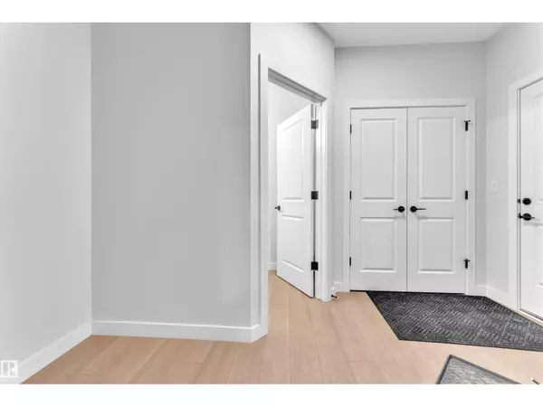 Edmonton, AB T6W4X2,16236 31 AV SW