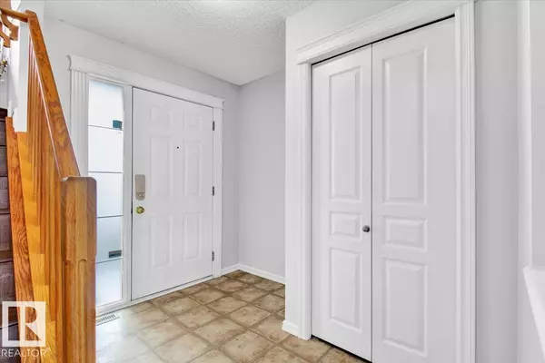 Edmonton, AB T6T1Y4,3372 25 AV NW