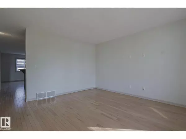 Edmonton, AB T6T0S5,850 36A AV NW