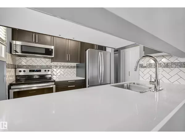 225 LANCASTER TC NW, Edmonton, AB T5X5T4