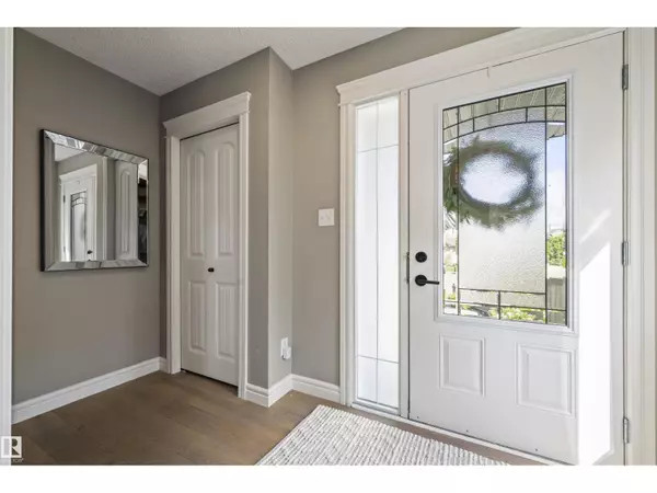 Edmonton, AB T6W2E3,17437 5A AV SW