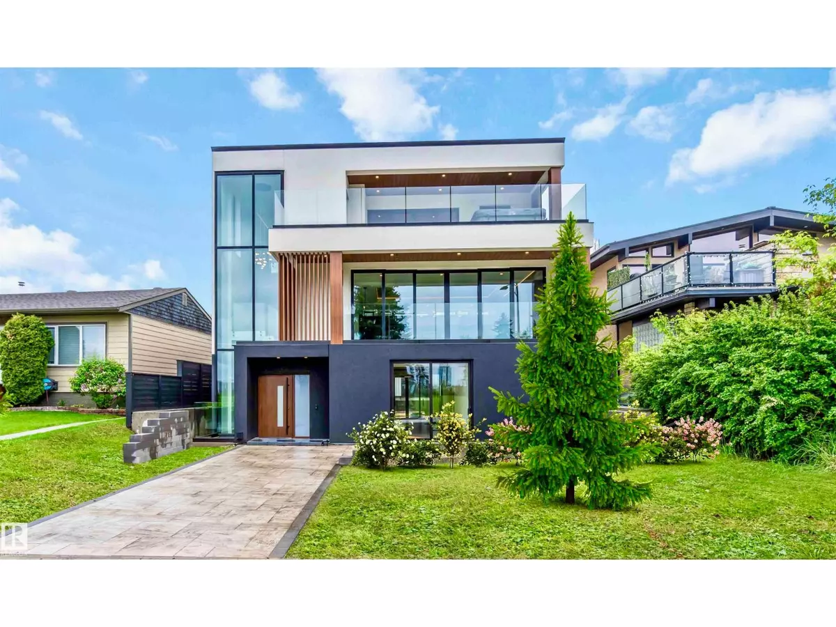 Edmonton, AB T6C4C8,8915 STRATHEARN DR NW