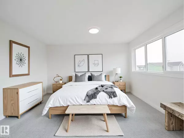 Edmonton, AB T6M3J2,19414 22A AV NW