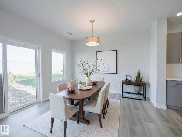 Edmonton, AB T6M3J2,19414 22A AV NW