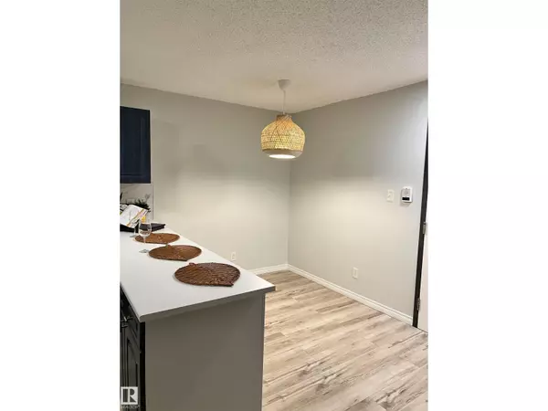 Edmonton, AB T5B1W4,#102 11825 71 ST NW