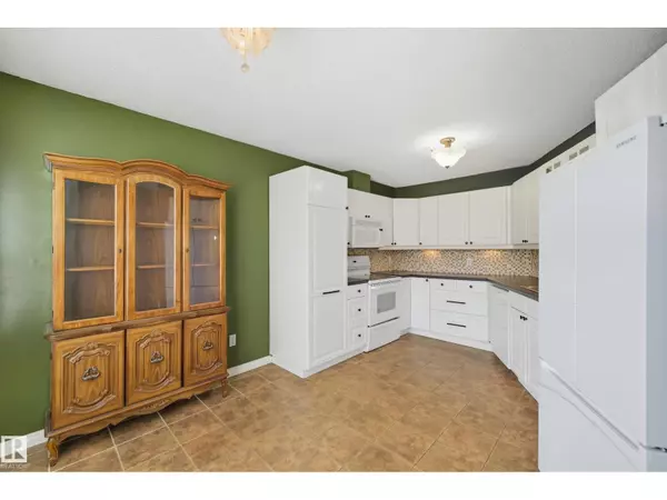 Edmonton, AB T6L6V8,#55 603 YOUVILLE DR E NW