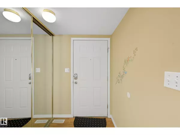 Edmonton, AB T6L6V8,#55 603 YOUVILLE DR E NW