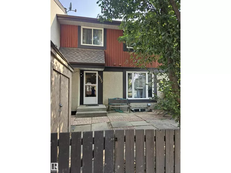 18277 84 AV NW, Edmonton, AB T5T1T7