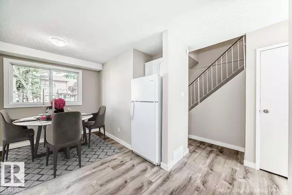 Edmonton, AB T5A4A4,1259 HOOKE RD NW