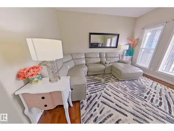 Edmonton, AB T6M0H4,21308 58 AV NW