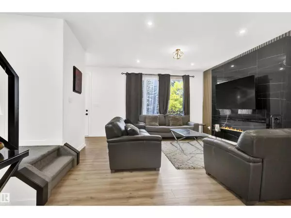 Edmonton, AB T6C3E1,9559 85 ST NW