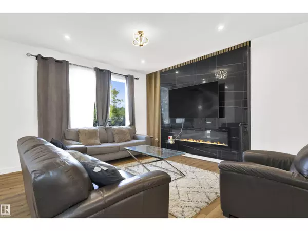 Edmonton, AB T6C3E1,9559 85 ST NW