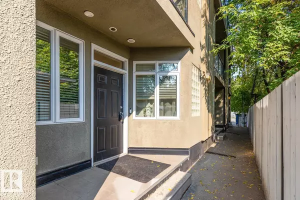 Edmonton, AB T6E0B5,#3 9856 83 AV NW