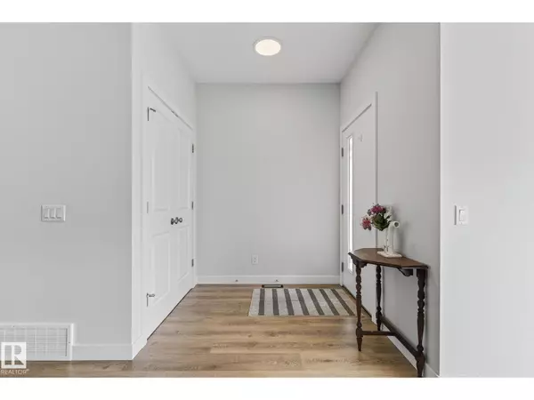 Edmonton, AB T6M1L2,19330 26A AV NW