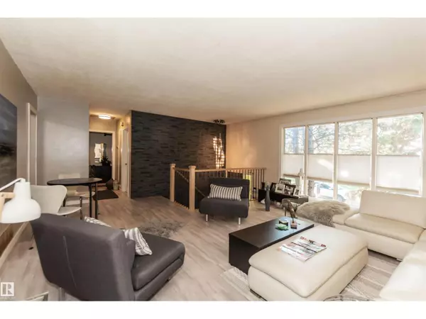 Edmonton, AB T5L3H2,13208 128 AV NW