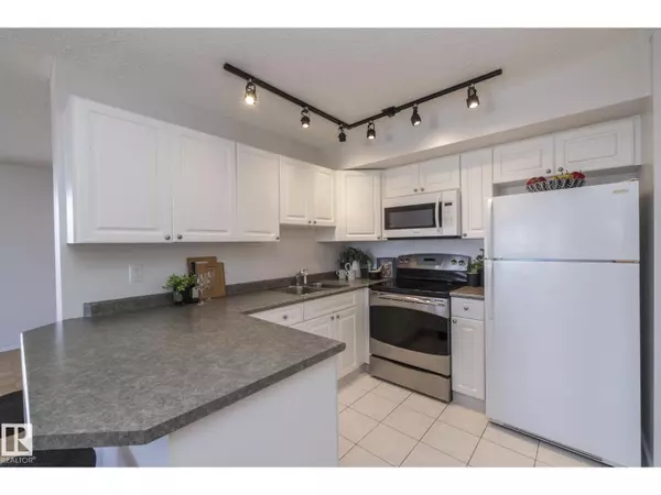 Edmonton, AB T5K2W7,#801 10909 103 AV NW