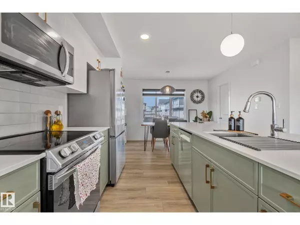 Edmonton, AB T6T2E6,#60A 1530 TAMARACK BV NW