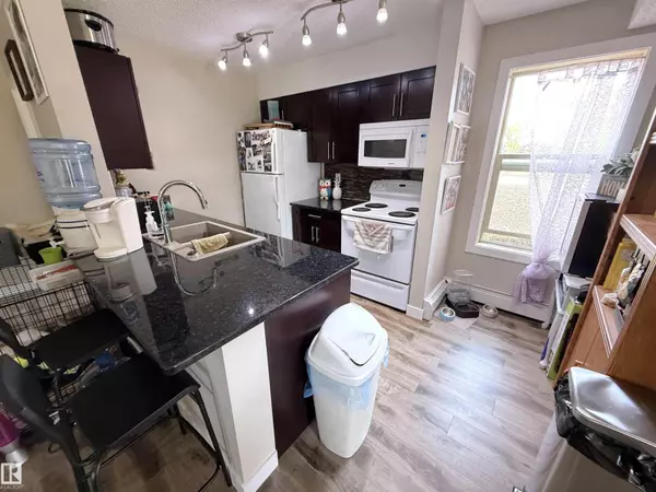 Edmonton, AB T6W2R9,#101 11803 22 AV SW