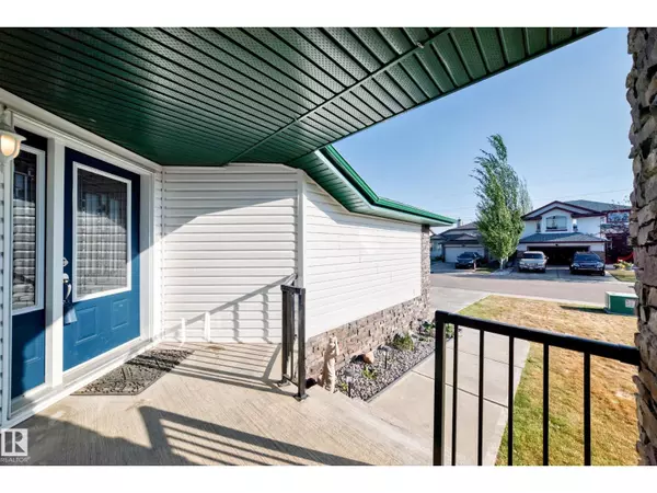 Edmonton, AB T5Y3J2,6424 164 AV NW